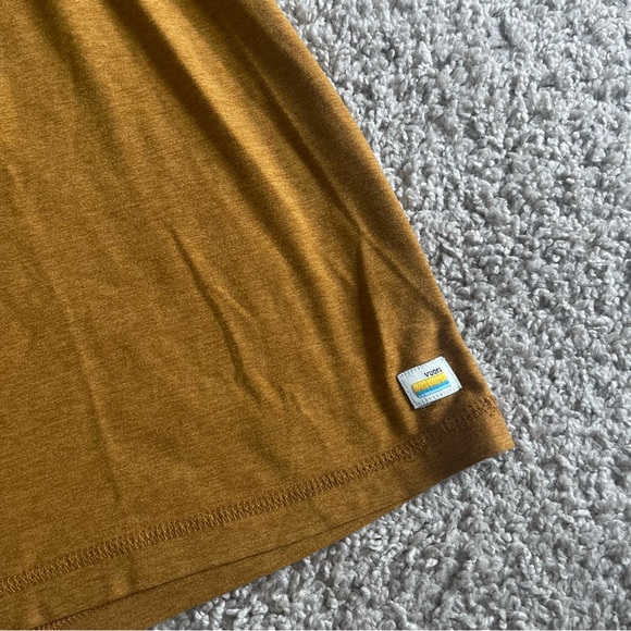 Vuori Heather Short Sleeve Tech Tee T Shirt - Picture 2 of 4